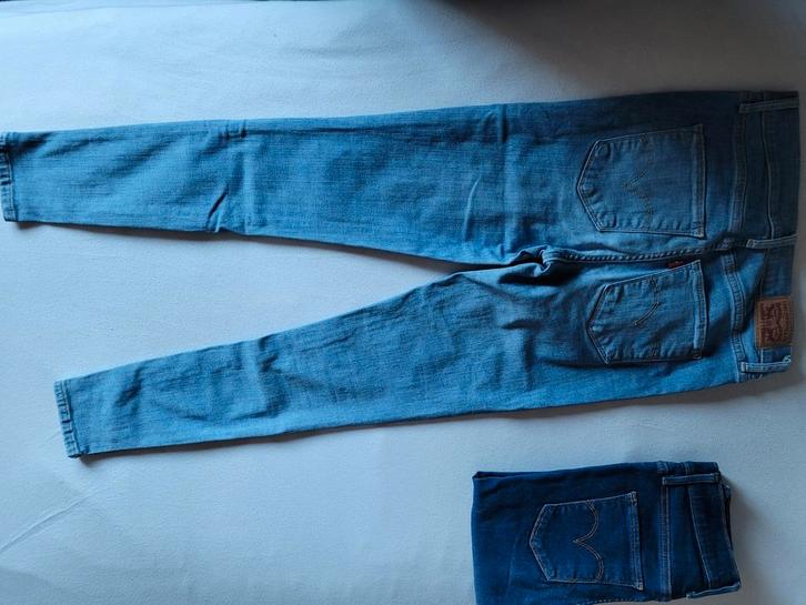 Levi's 720 Super Skinny Jeans - Maat 26/28, Kleding | Dames, Spijkerbroeken en Jeans, Zo goed als nieuw, W27 (confectie 34) of kleiner
