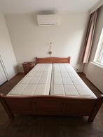 Tweepersoons bed met verstelbare bodem + nachtkastje, Huis en Inrichting, Slaapkamer | Bedden, Beige, Tweepersoons, Ophalen of Verzenden