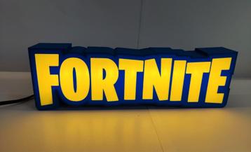 FORTNITE Logo met usb-C aansluiting beschikbaar voor biedingen