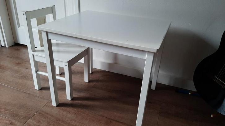 Kindertafeltje met stoeltje, Kinderen en Baby's, Kinderkamer | Tafels en Stoelen, Gebruikt, Tafel(s) en Stoel(en), Ophalen