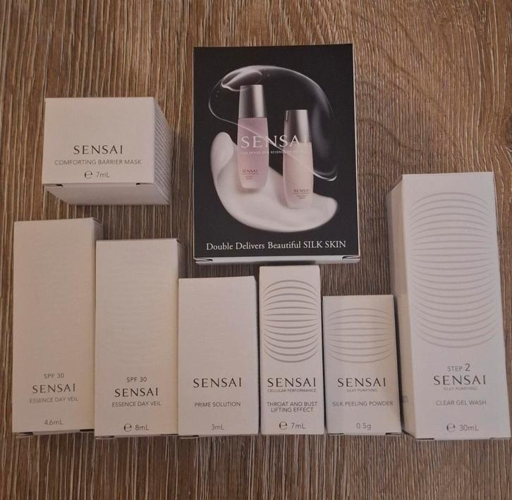 Sensai gezichtsverzorging met make up tas, Sieraden, Tassen en Uiterlijk, Uiterlijk | Gezichtsverzorging, Nieuw, Verzorging, Gehele gezicht