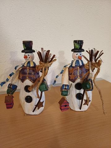 Kerstdecoratie  2 houten sneeuwmannen beschikbaar voor biedingen