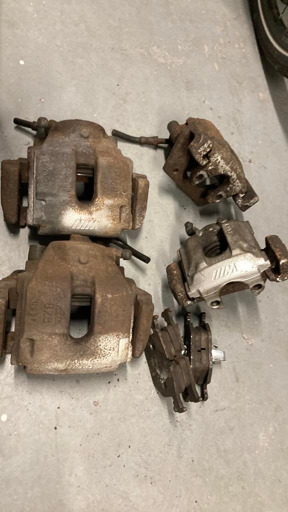 BMW M3 E46 REMKLAUWENSET(klauwen+schijven), Ophalen of Verzenden, BMW