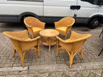 Vintage rotan loungeset beschikbaar voor biedingen
