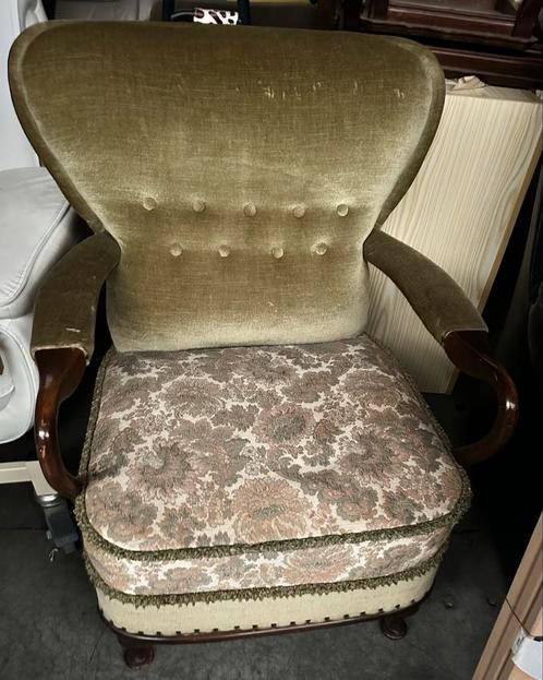 Vintage Oorfauteuil met Bloemmotief, Huis en Inrichting, Fauteuils, Gebruikt, Hout, 50 tot 75 cm, Minder dan 75 cm, Ophalen of Verzenden