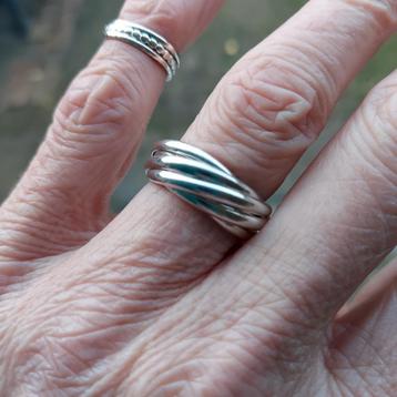 Mooie nieuwe zilveren Trinity ring -6 bands- mt 16,5 beschikbaar voor biedingen
