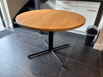 Mooie ronde massief eikenhouten tafel € 100,- beschikbaar voor biedingen