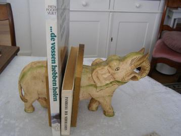 2 Boekensteunen in de vorm van een olifant in 2 delen. Hout beschikbaar voor biedingen