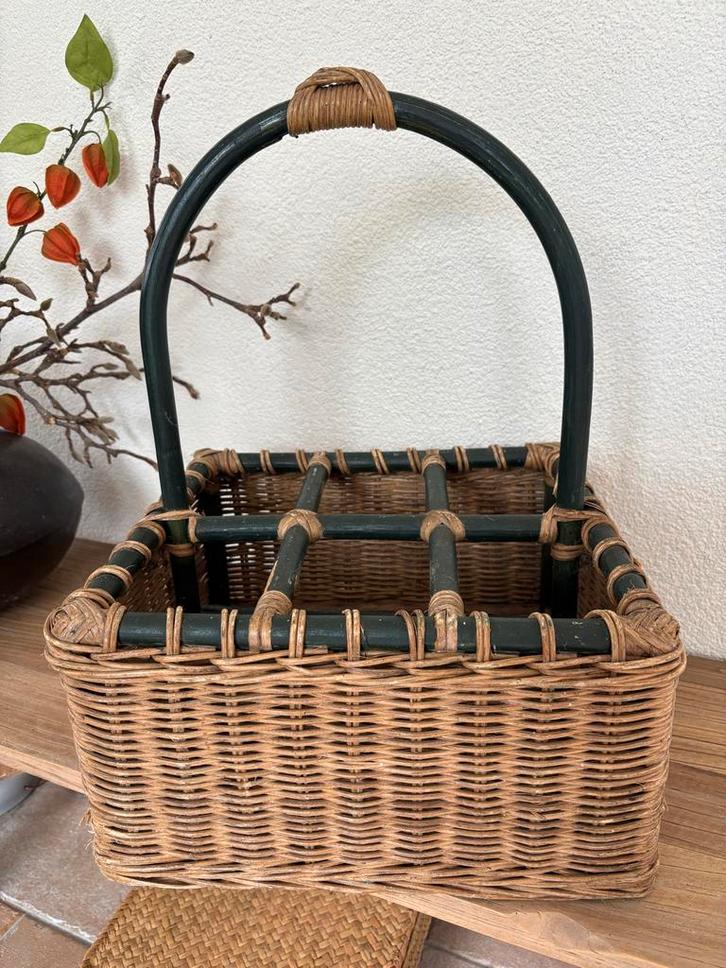 Vintage Flessenmand - Riet, Huis en Inrichting, Woonaccessoires | Schalen en Manden, Gebruikt, Mand, Vierkant, Riet, Ophalen of Verzenden