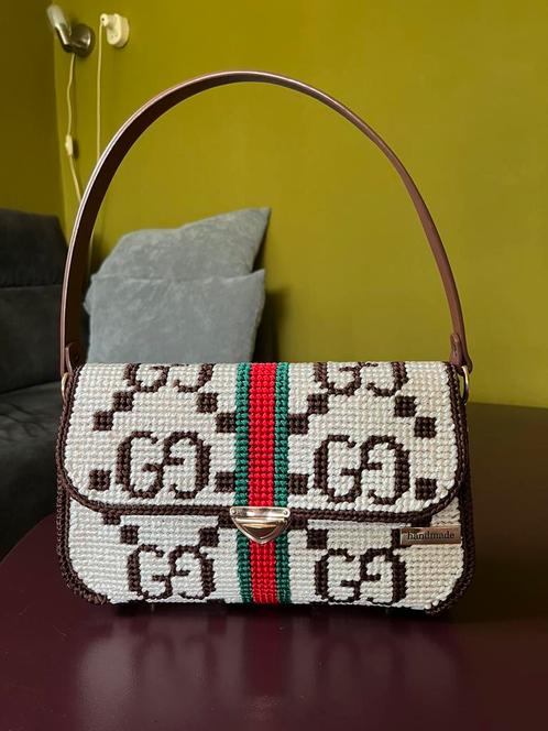 Handmade bag., Sieraden, Tassen en Uiterlijk, Tassen | Damestassen, Nieuw, Schoudertasje, Beige, Ophalen of Verzenden
