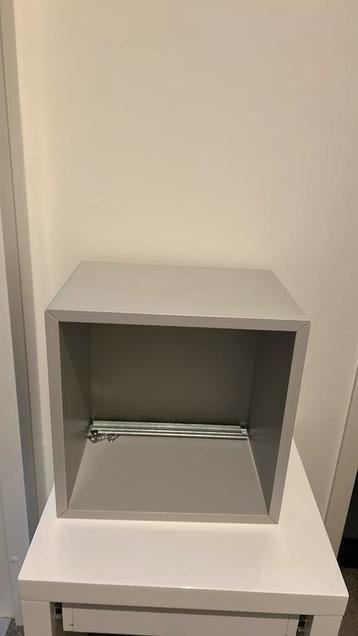 Grijs ikea  eket kastje beschikbaar voor biedingen