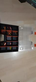 2 Vishengels en 2 bakken met aasjes., Overige soorten