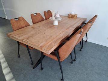 Robuuste mangohouten eettafel – 2x1 meter beschikbaar voor biedingen