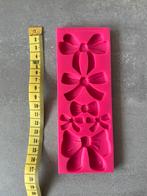 Siliconen Mal voor het maken van leuke strikjes., Ophalen of Verzenden, Zo goed als nieuw, Taarten of Cupcakes, Versiering