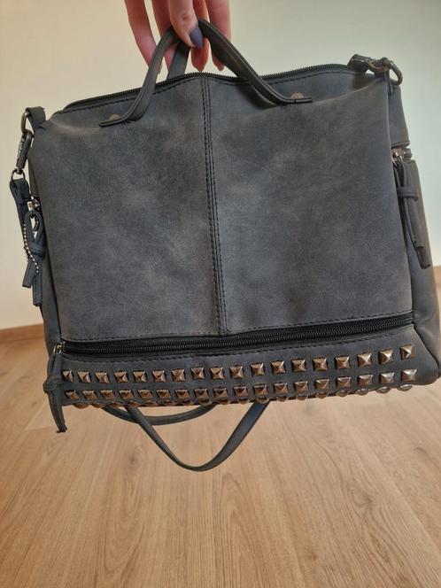 Handtas grijs met studs, Sieraden, Tassen en Uiterlijk, Tassen | Damestassen, Zo goed als nieuw, Handtas, Grijs, Verzenden
