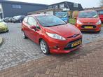 Ford Fiesta 1.4 Trend / Nette sportieve auto / APK Februari, Auto's, Voorwielaandrijving, Gebruikt, 31 €/maand, Metallic lak