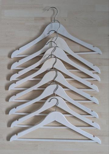 8 Ikea houten kledinghangers met broekhanger beschikbaar voor biedingen