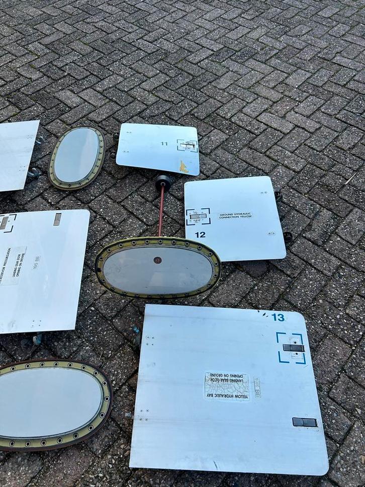 Diverse vliegtuigonderdelen, Verzamelen, Luchtvaart en Vliegtuigspotten, Ophalen