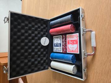 nieuw pokerspel en een mooie cassette  beschikbaar voor biedingen