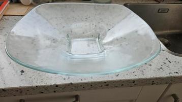 Zware glazen schaal fruitschaal beschikbaar voor biedingen