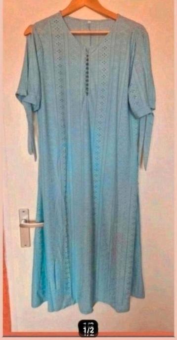 Nieuwe lange blauwe zomerjurk maat L. Okselmaat 51 cm beschikbaar voor biedingen