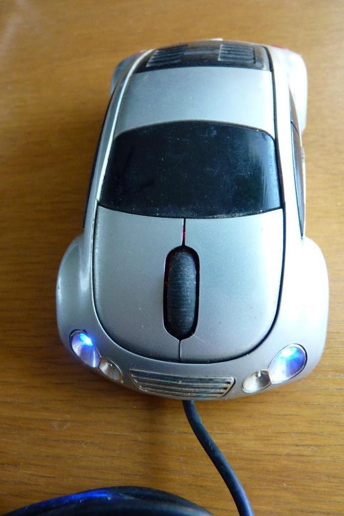Muis in de vorm van een auto voor computer Kenteken VR-16888, Computers en Software, Muizen, Gebruikt, Muis, Bedraad, Ophalen of Verzenden