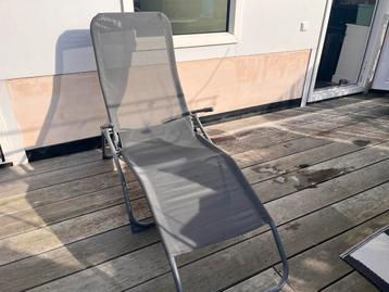 Ligstoel met canvas bekleding. In goede staat beschikbaar voor biedingen