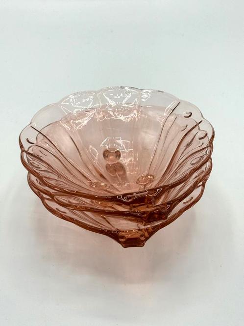 Set van 3 Art Deco rosaline roze schelpschaaltjes, Antiek en Kunst, Antiek | Glas en Kristal, Ophalen of Verzenden