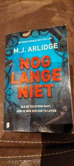 M.j. Arlidge, nog lange niet, Boeken, Ophalen of Verzenden, Zo goed als nieuw