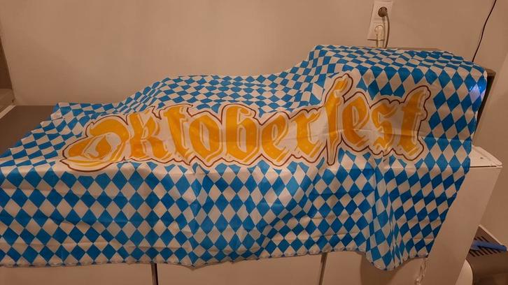 Oktoberfest versieringen en bierpullen, Hobby en Vrije tijd, Feestartikelen, Zo goed als nieuw, Versiering, Ophalen