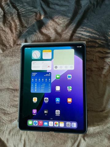 IPad Pro 12,9 inch 6e generatie 256 gb wifi beschikbaar voor biedingen