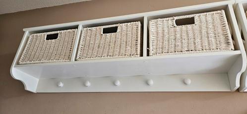 Witte kapstok met knoppen en mandjes, Huis en Inrichting, Woonaccessoires | Kapstokken, Gebruikt, Wandkapstok, Minder dan 100 cm