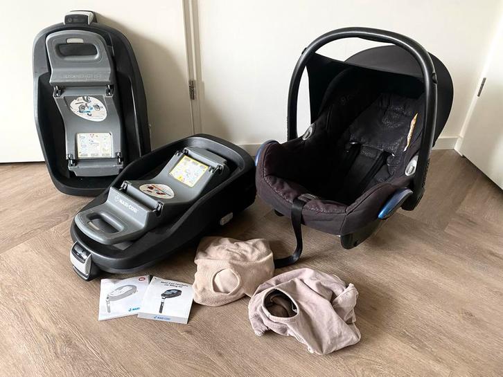 Maxi-Cosi Pebble Plus met FamilyFix One Isofix base, Kinderen en Baby's, Autostoeltjes, Zo goed als nieuw, Maxi-Cosi, 0 t/m 13 kg