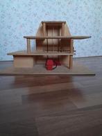 Houten speelgoed garage met lift in goede staat., Ophalen, Gebruiksvoorwerp