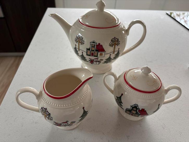 Wedgewood Windsor Christmas Theepot & Melk/Suikerset, Huis en Inrichting, Keuken | Servies, Zo goed als nieuw, Overige typen, Wedgwood