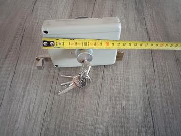 YALE oplegslot Din-links 60 mm beschikbaar voor biedingen