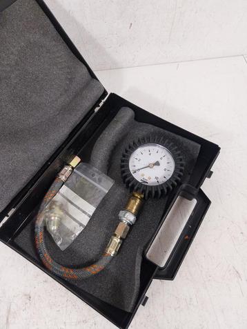 Motoroliedrukmeter 0-10 bar in koffer met slang en adapter. beschikbaar voor biedingen