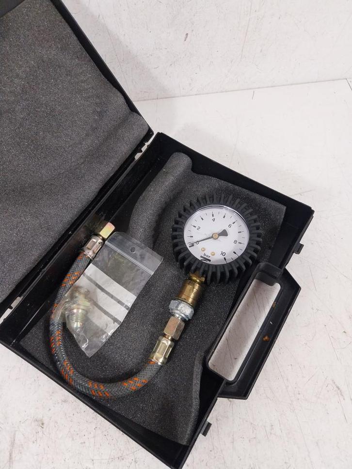 Motoroliedrukmeter 0-10 bar in koffer met slang en adapter., Doe-het-zelf en Verbouw, Meetapparatuur, Gebruikt, Druk, Ophalen of Verzenden