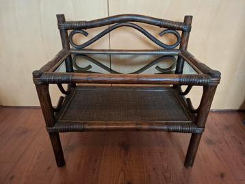 Vintage manou rotan kastje met glas plaat

 beschikbaar voor biedingen