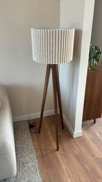 Tripod walnoot hout ZONDER KAP, Huis en Inrichting, Lampen | Vloerlampen, Ophalen of Verzenden, Nieuw, Hout, 100 tot 150 cm