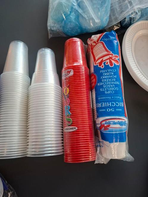 Diverse kunststof servies, bekers, glazen,  bestek, Diversen, Rommelmarktspullen, Zo goed als nieuw, Ophalen of Verzenden