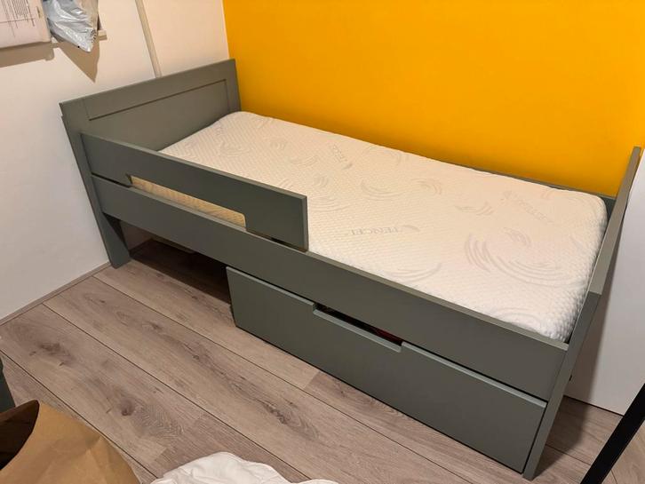 Felix peuterbed 70x150 + koudschuim matras, Kinderen en Baby's, Kinderkamer | Bedden, Gebruikt, 140 tot 160 cm, 70 tot 85 cm, Lattenbodem