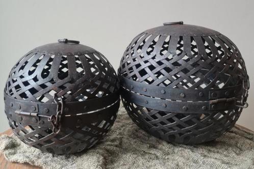 2 metalen draadballen sober stoer, Huis en Inrichting, Woonaccessoires | Overige, Zo goed als nieuw, Ophalen of Verzenden