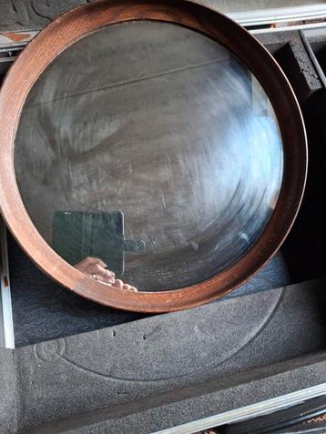 Ovale spiegel met houten rand beschikbaar voor biedingen