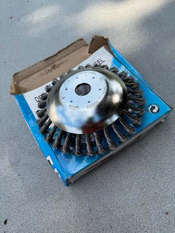 Staalborstel onkruid verwijderaar bosmaaier beschikbaar voor biedingen