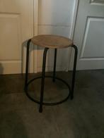 Krukje metaal hout stoer sober industrieel 35€, Huis en Inrichting, Krukjes, Ophalen of Verzenden, Zo goed als nieuw, Hout