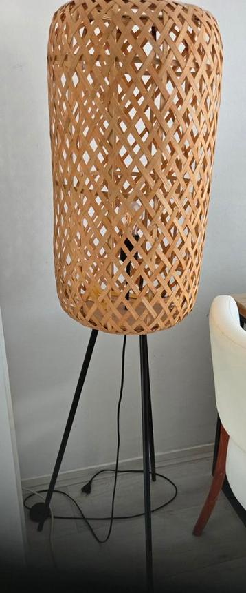 Rotan staande lamp zgan beschikbaar voor biedingen