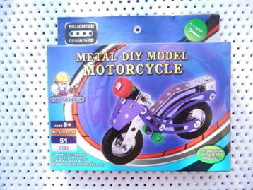 METAL DIY MODEL MOTOR 8 JR EN AUTO NIEUW, leuk v vakantie beschikbaar voor biedingen