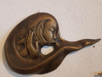 bronzen wanddecoratie van een fluitiste / vrouwengezicht beschikbaar voor biedingen