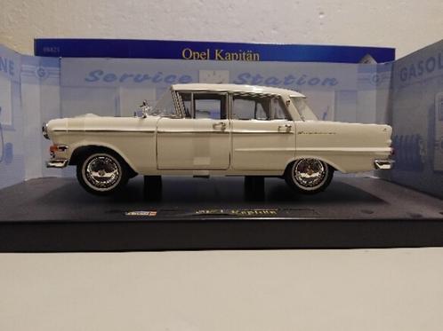 Opel Kapitein sedan creme wit Revell metal 1:18 KRD, Hobby en Vrije tijd, Modelauto's | 1:18, Zo goed als nieuw, Auto, Revell
